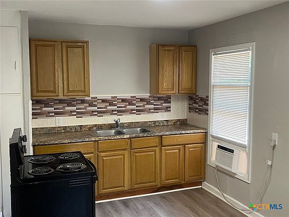 3rd image of 3001 Wildwood St