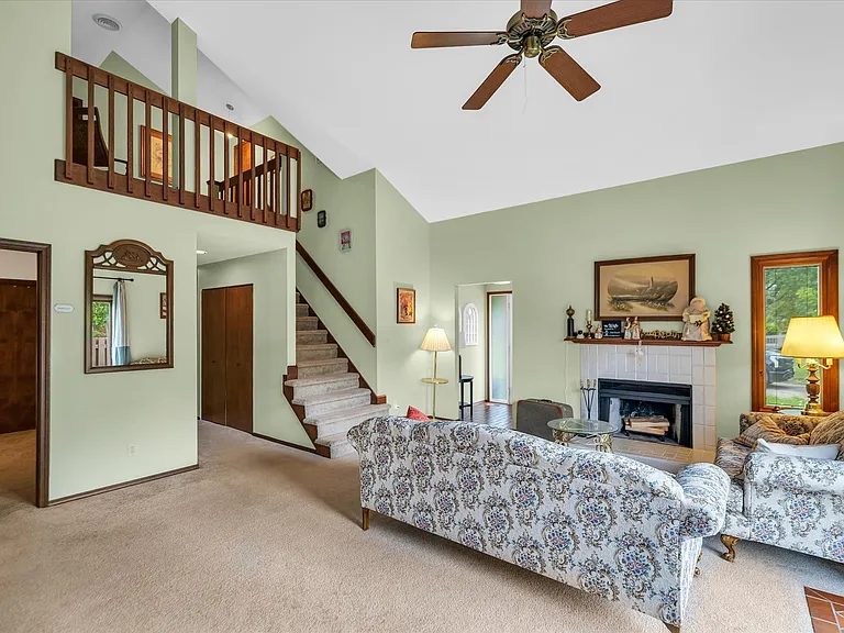 1 Lyndhurst Village Ct — Photo 4