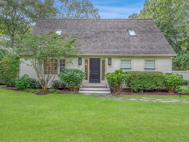 97 Wainscott Northwest Rd — Photo 24
