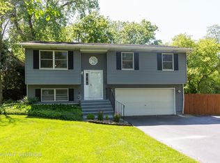 905 Hilltop Blvd, McHenry, IL 60050
