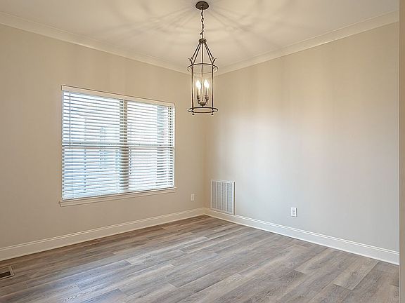 4th image of 868 Old Hickory Ln