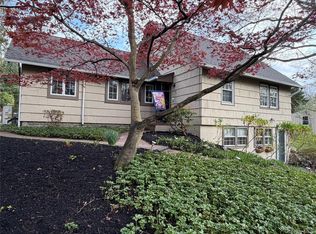 21 Dogwood Dr, Stony Brook, NY 11790