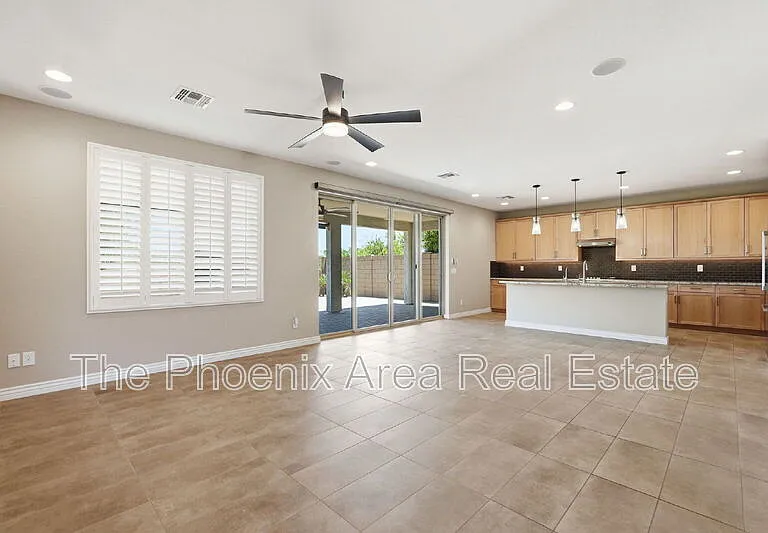 39725 N Hailey Ln — Photo 2