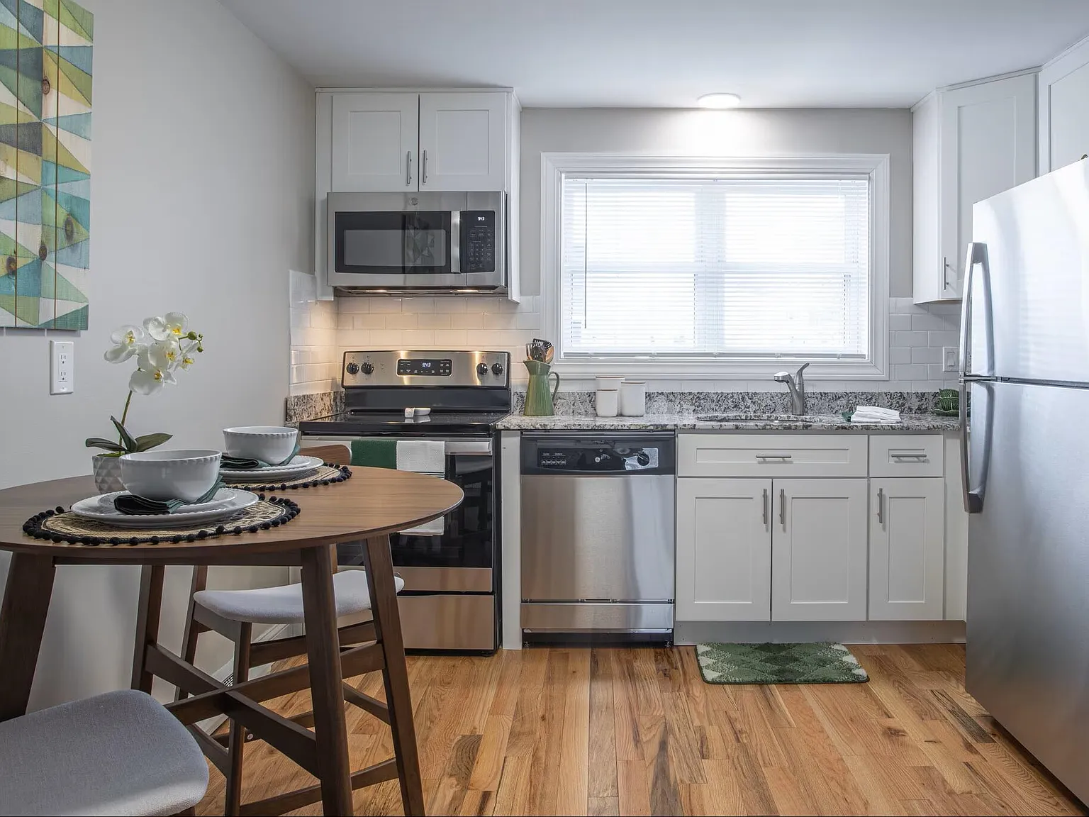 3 bed, 1.5 bath, 1104 sqft, $2,950 — Photo 2