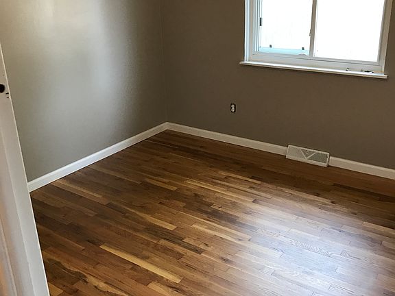 5th image of 4562 W 193rd St