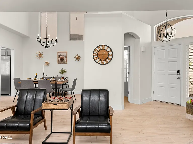 1143 E Amberwood Dr — Photo 15