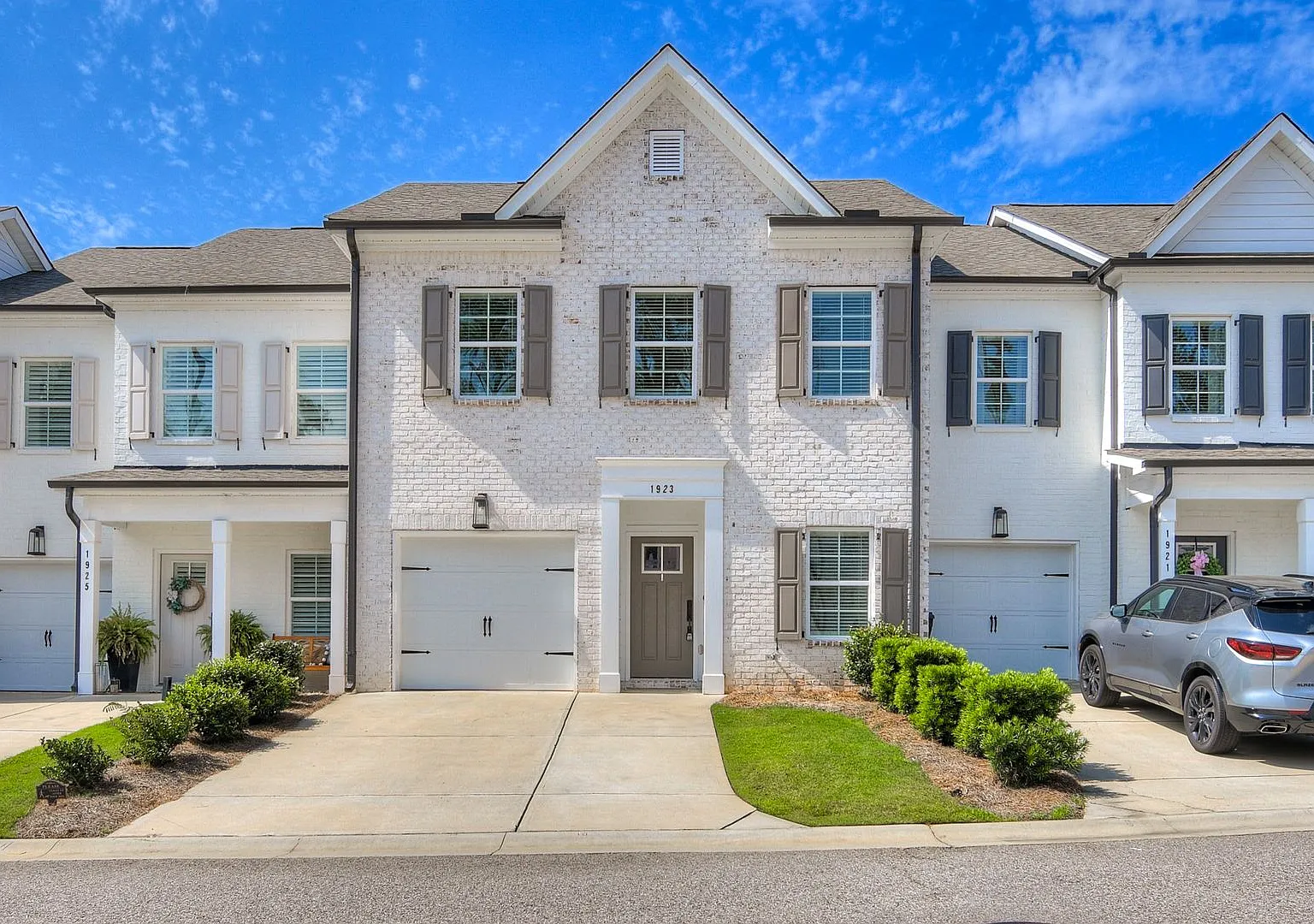 Luxury Townhome! — Photo 1