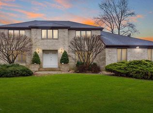 17 E Lawn Dr, Holmdel, NJ 07733