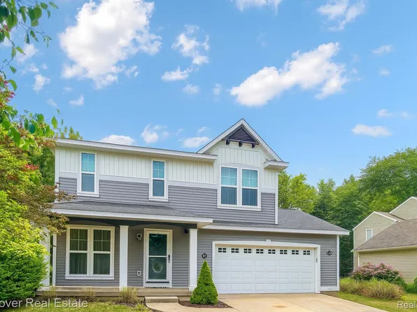 13300 Patchin Dr, Nunica, MI 49448