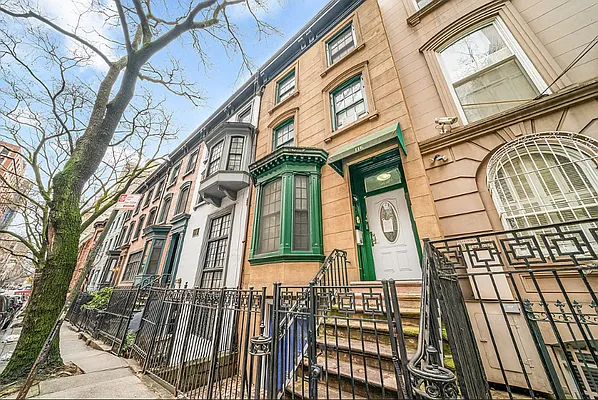 Rented by Vector New York, LLC | media 21
