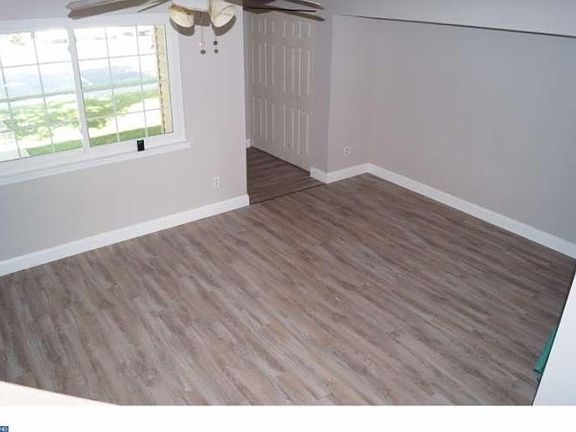 5th image of 210 Carlyn Ct