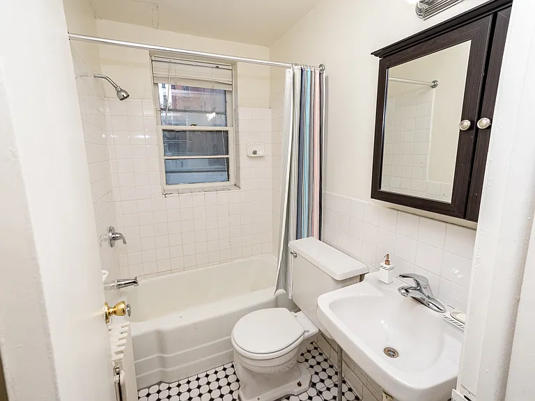 3220 Garfield Avenue — Photo 5