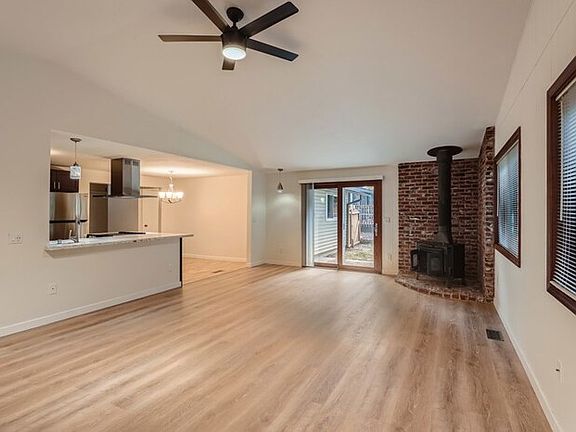4th image of 8304 Luzader Ln SW
