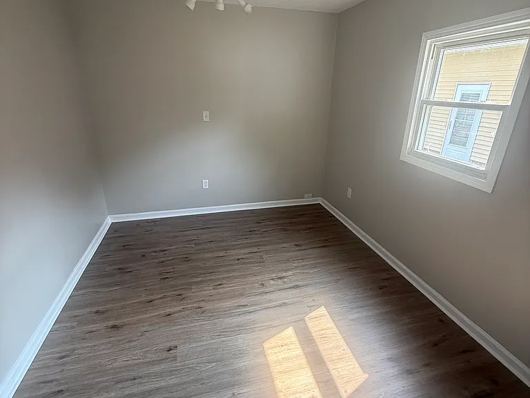 12202 Lena Ave — Photo 5