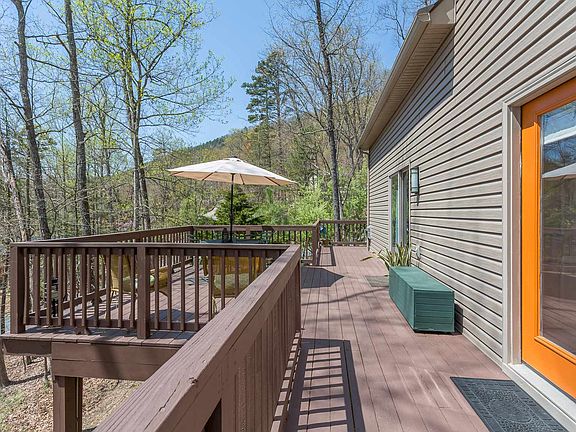 5th image of 124 Deer Dr
