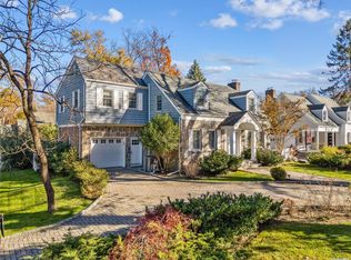 40 Elliot Rd, Great Neck, NY 11021