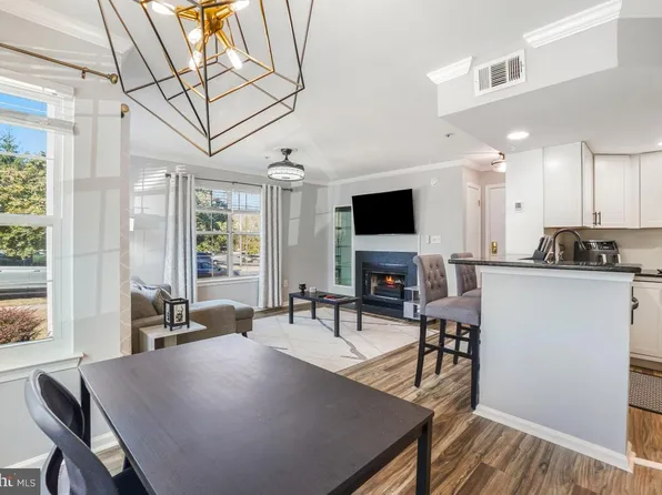 14018 Vista Dr APT 52, Laurel, MD 20707