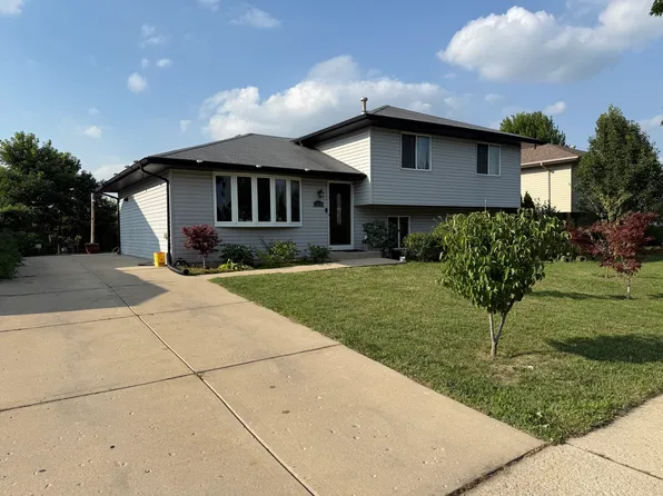 7015 Riley Dr, Joliet, IL 60431