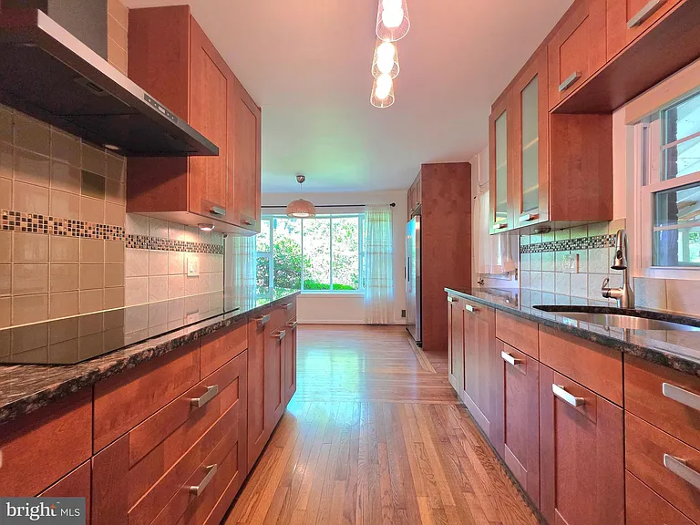 2215 Collingwood Rd — Photo 9