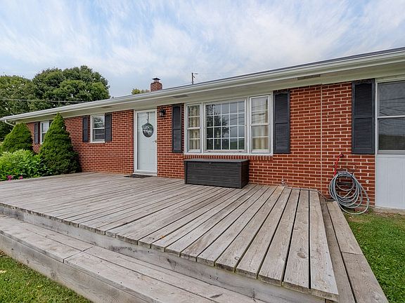 2nd image of 111 Windy Way Ln