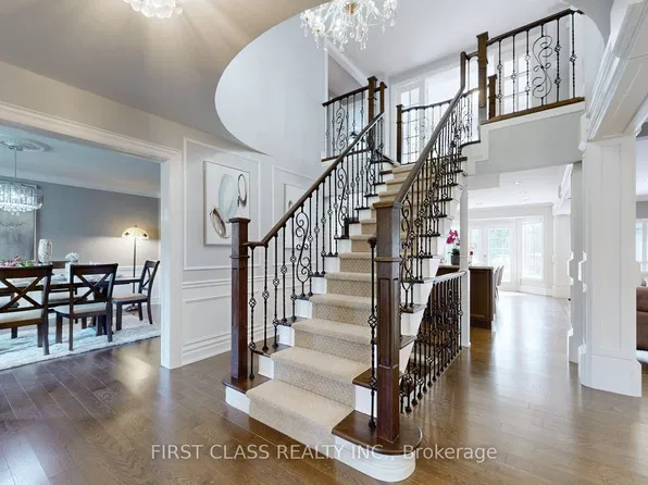 125 Longwater Chase, Markham, ON L3R 4A9