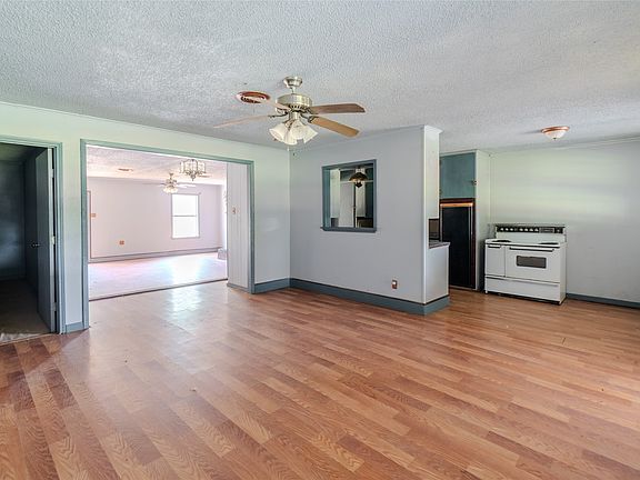 4th image of 103 E Lide St