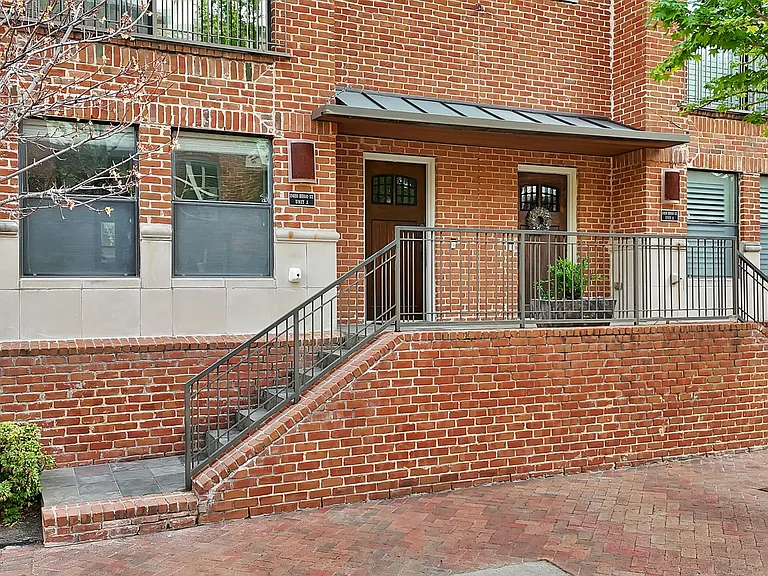 2420 Hugo St #3 — Photo 1