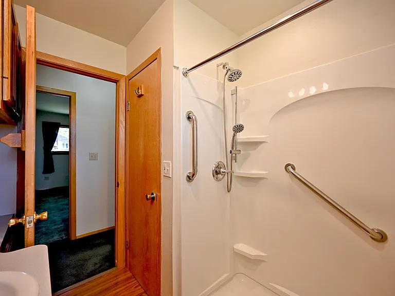 409 Linwood Ave — Photo 9