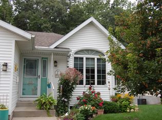 17041 Grandview Dr, Spring Lake, MI 49456