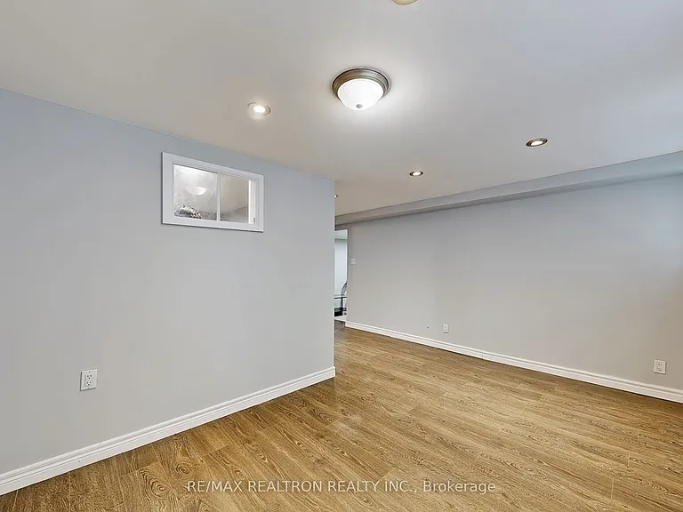 55 Danby Ave #BASEMENT — Photo 4