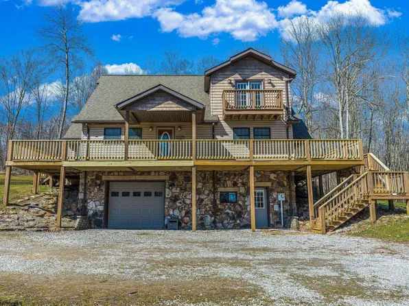 355 Auburn Hills Dr, Bruceton Mills, WV 26525