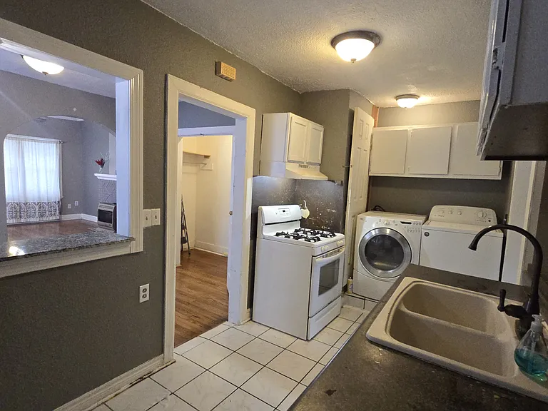 1125 NW 27th St #1 — Photo 16