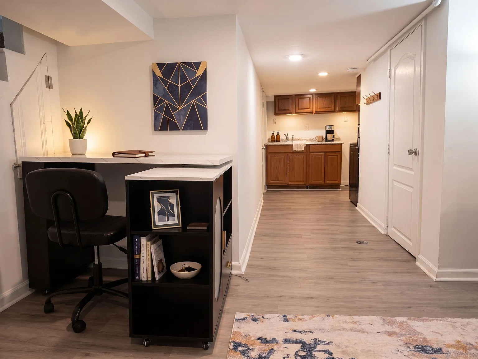 1 bed, 1.0 bath, 1170 sqft, $1,148 — Photo 2