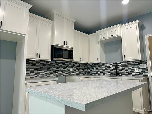 5th image of 704 Heaven St