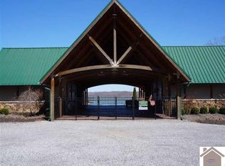 102 Deepwood Dr, Murray, KY 42071