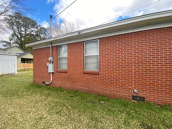 2nd image of 108 W College Ave