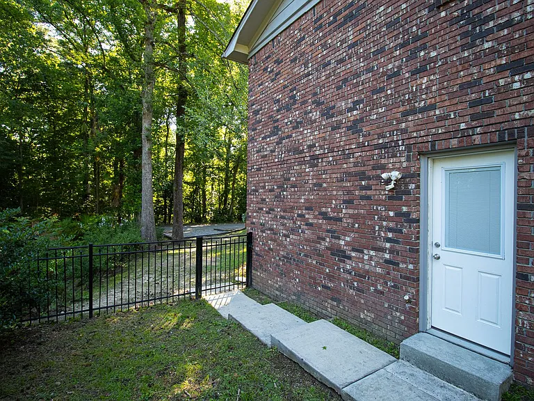 1110 Slann Dr — Photo 51