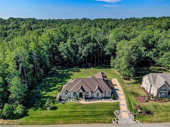 3rd image of 7513 Shadow Creek Dr