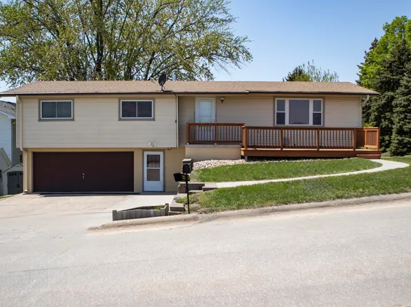 711 N 9th St, Missouri Valley, IA 51555