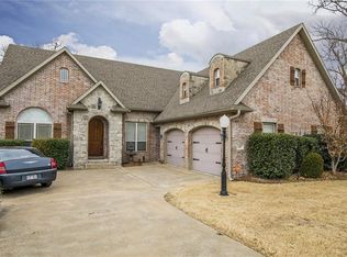 4807 N Stonewall Xing, Fayetteville, AR 72764