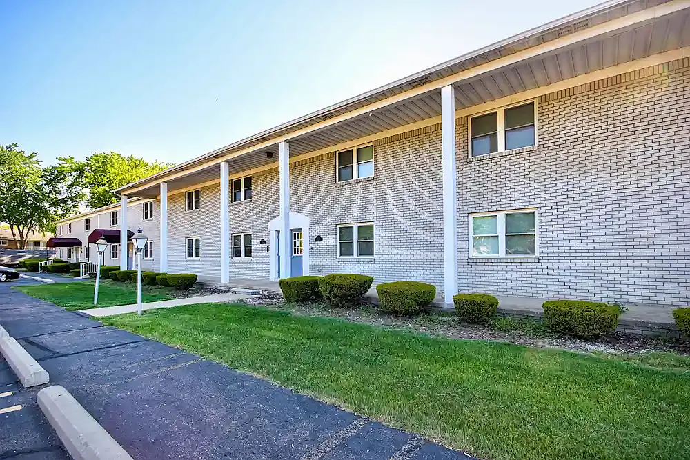 Fairfield Arms Apartments — Photo 1