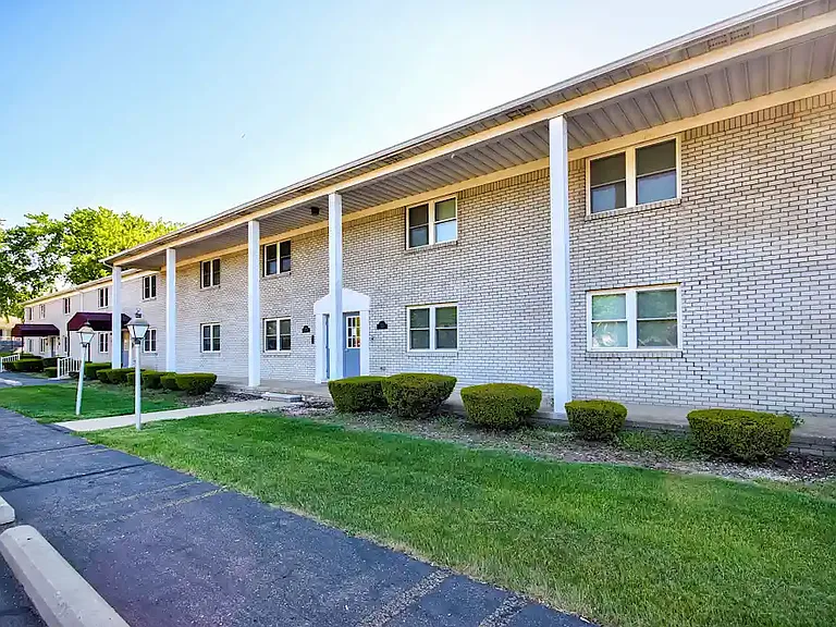 Fairfield Arms Apartments — Photo 1