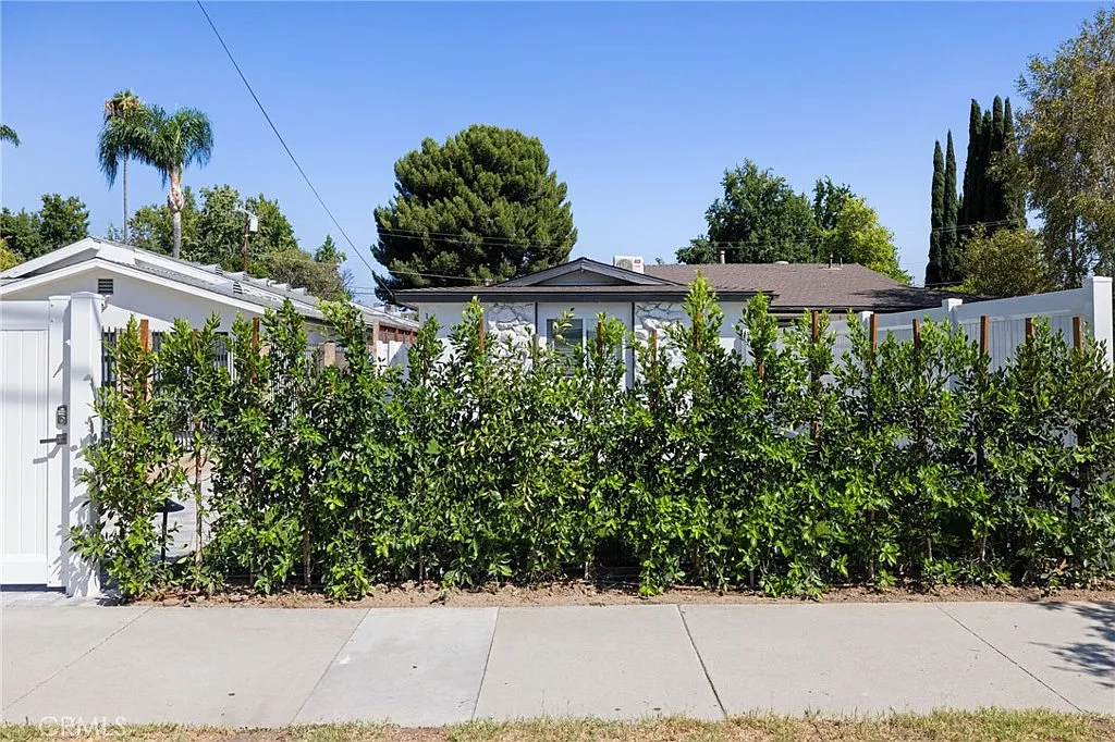 Building Photo - 13355 Erwin St #13355