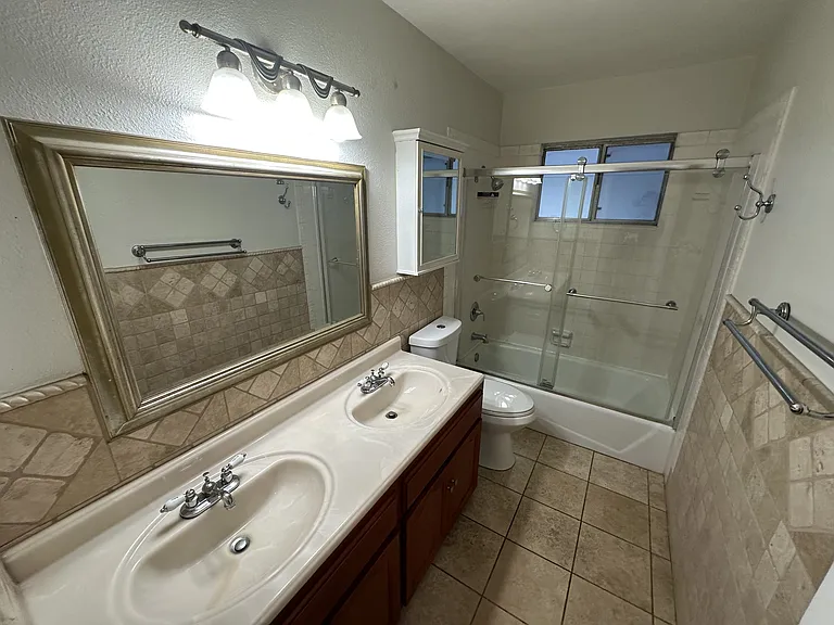 5138 W 141st St #3 — Photo 17
