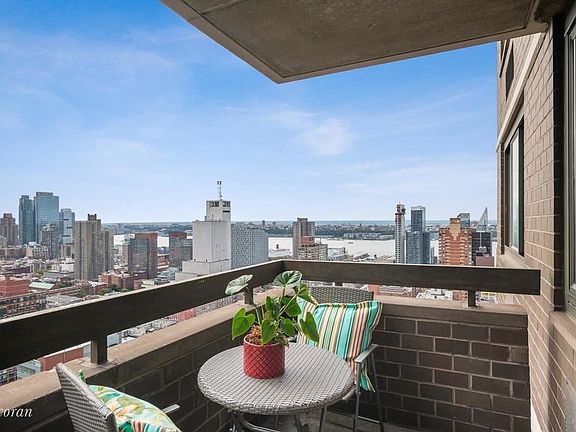 3rd image of 347 W 57th St APT 34E