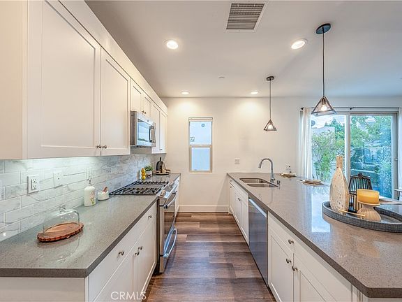 3rd image of 177 Frame