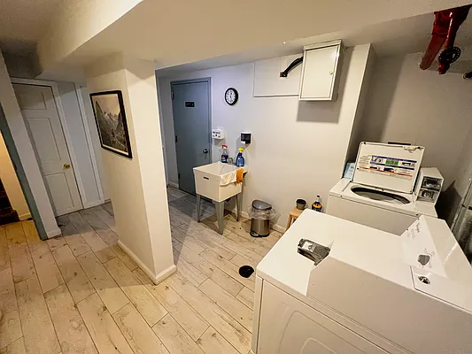 Rented by Realty 2000 Corp | media 11