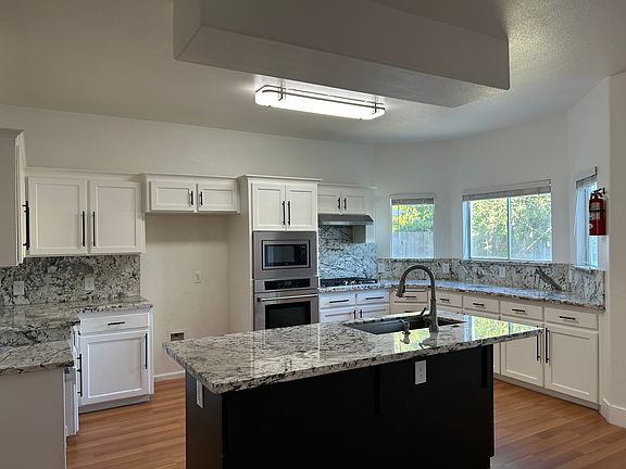 3rd image of 107 N Helm Ave