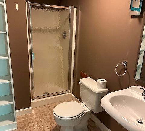 3rd image of 46 Knoll Pl #C