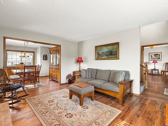 3rd image of 16063 SW Westminster Dr